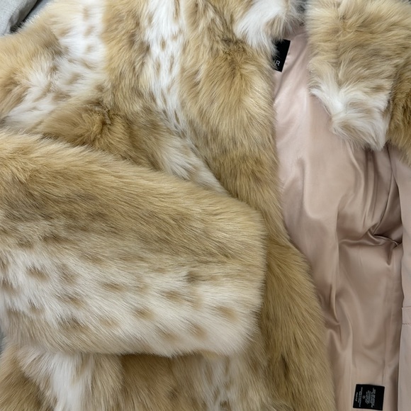 Unreal Fur Coat - Picture 3 of 5